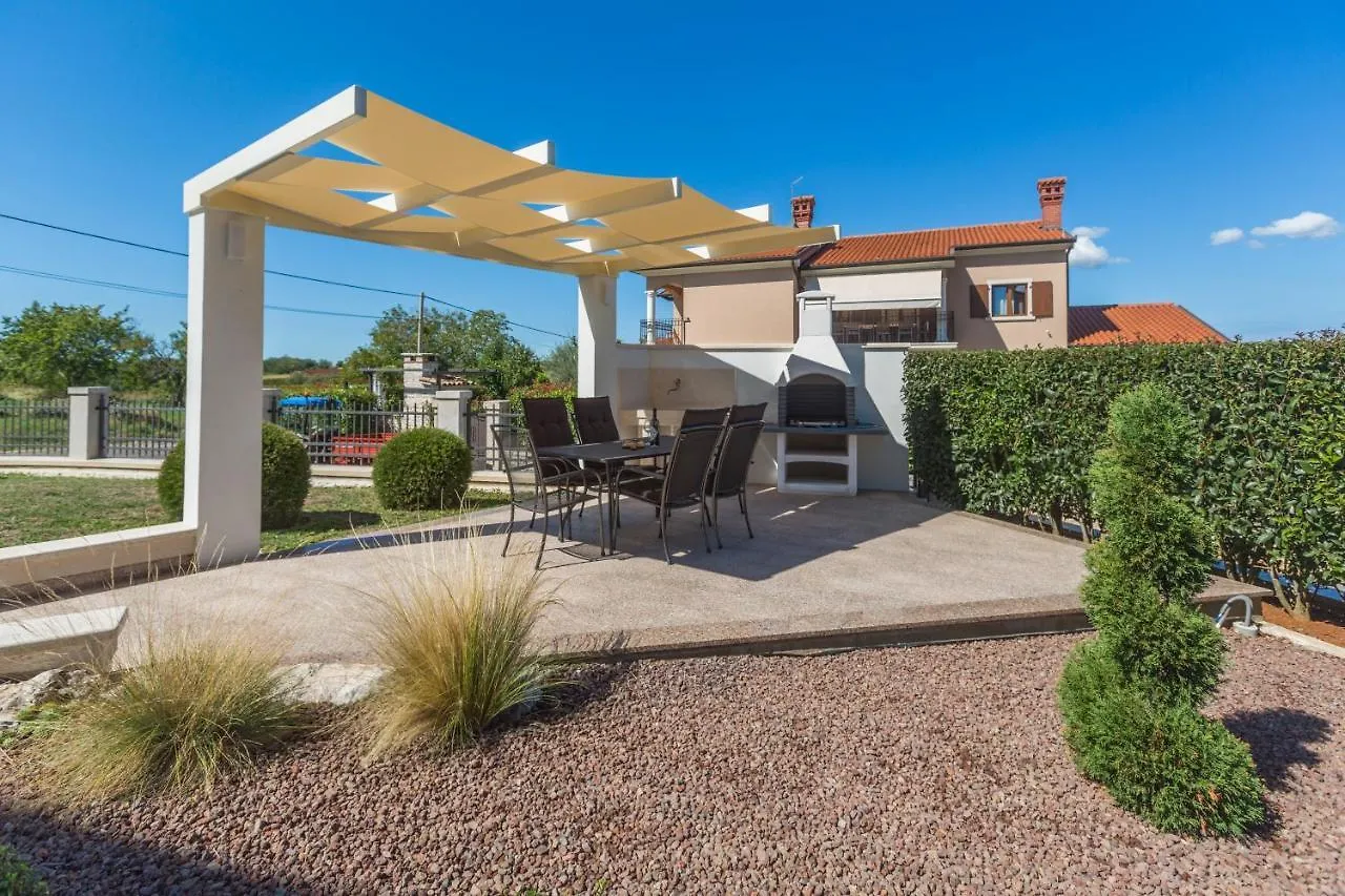 Apartment Mihael With Pool And Beautiful Garden Vižinada
