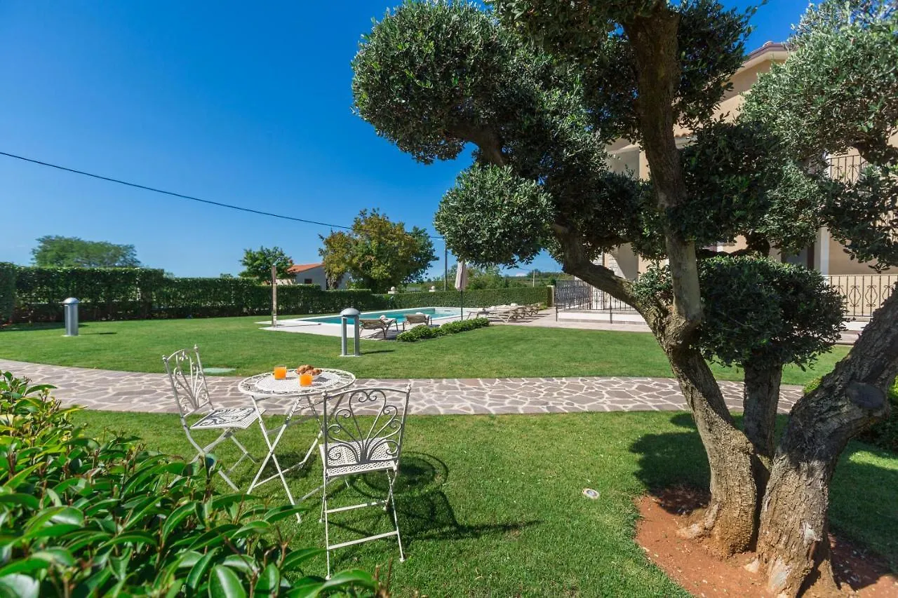 Apartment Mihael With Pool And Beautiful Garden Vižinada