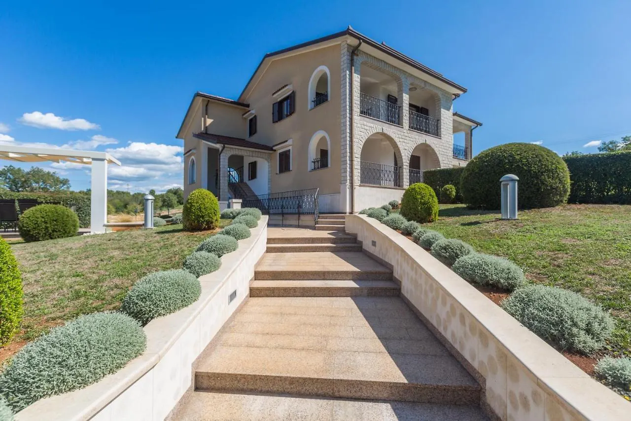 Apartment Mihael With Pool And Beautiful Garden Vižinada