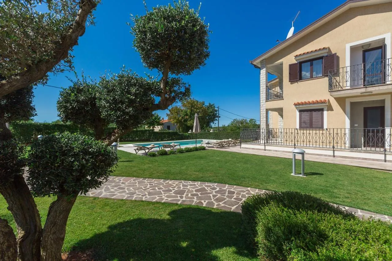 Apartment Mihael With Pool And Beautiful Garden Vizinada