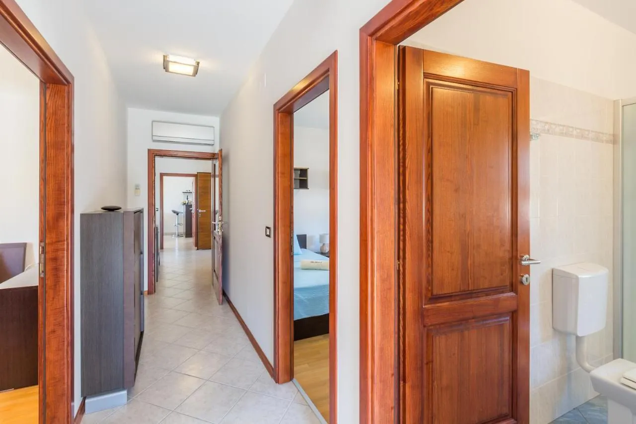 Apartment Mihael With Pool And Beautiful Garden Vizinada