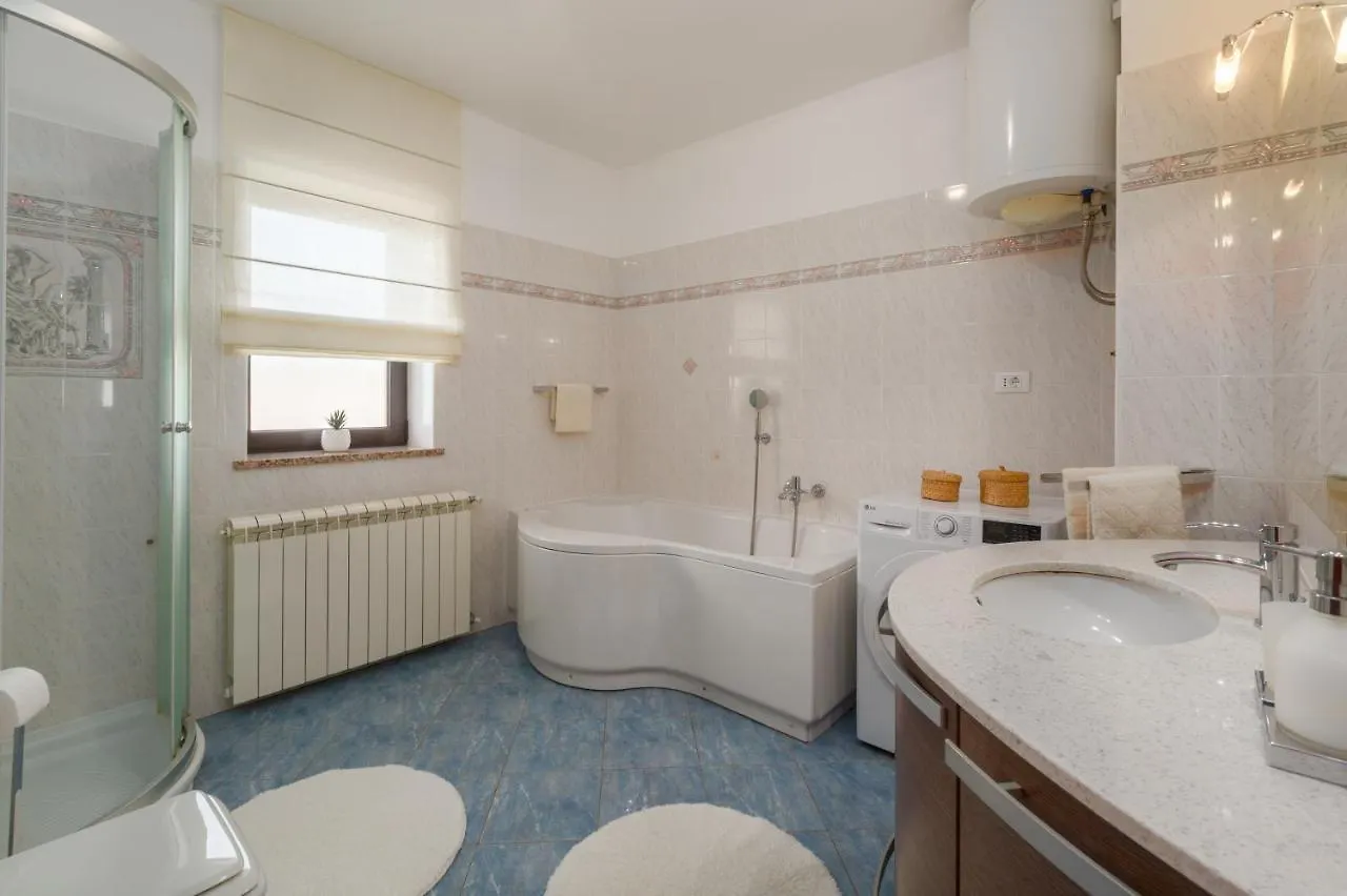 Apartment Mihael With Pool And Beautiful Garden Vizinada Croatia