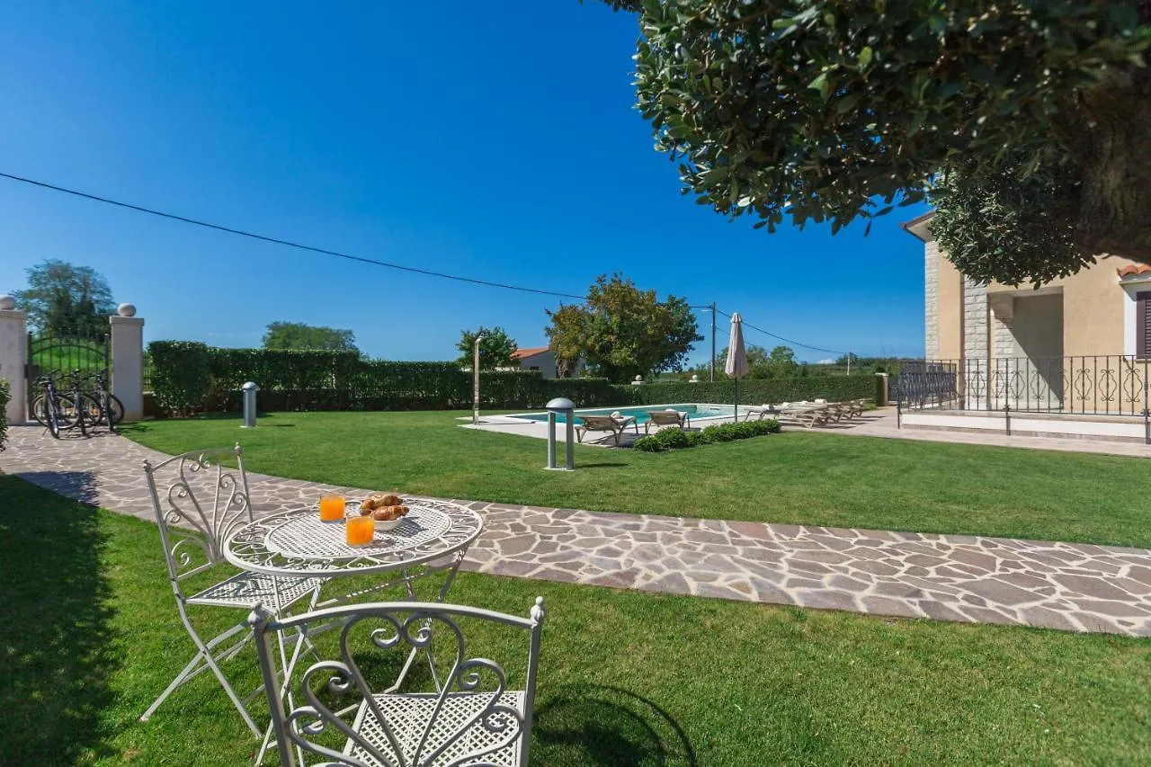 Apartment Mihael With Pool And Beautiful Garden Vizinada