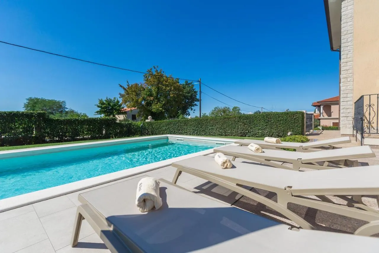 Apartment Mihael With Pool And Beautiful Garden Vizinada