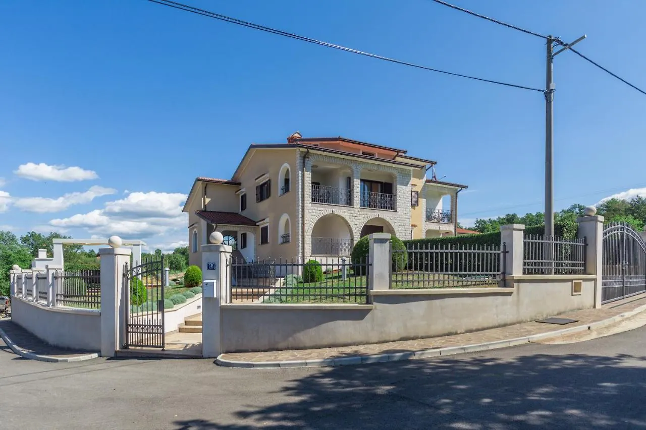 Apartment Mihael With Pool And Beautiful Garden Vizinada 0*,